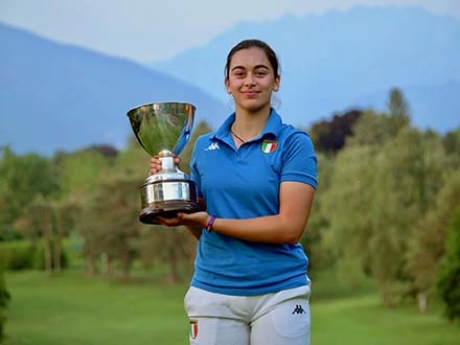 Natalia Aparicio con il trofeo