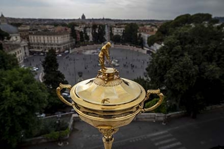 Il trofeo della Ryder Cup e Piazza del Popolo