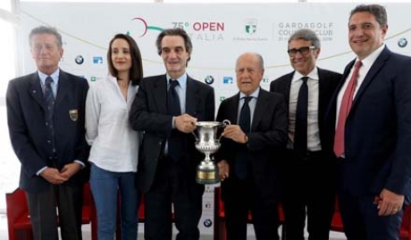 Da sinistra Alessandro Rogato, Martina Cambiaghi, Attilio Fontana, Franco Chimenti, Gian Paolo Montali, Luigi De Siervo