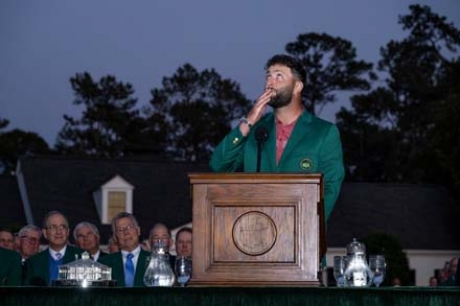 Jon Rahm con la &quot;Green Jacket&quot; (Credit The Masters)