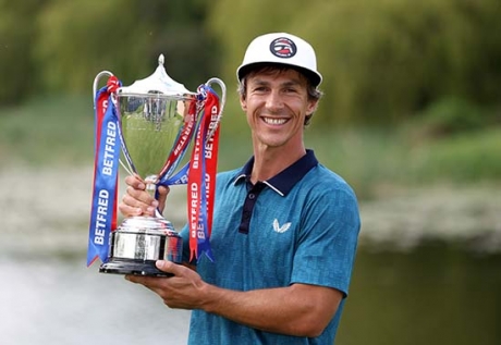 Thorbjorn Olesen con il trofeo (Getty Images)