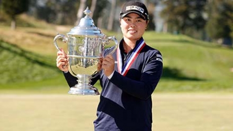 Yuka Saso con il trofeo