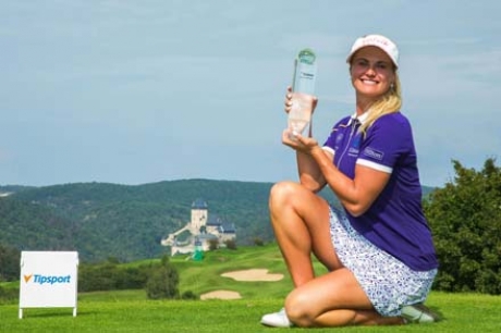 Carly Booth con il trofeo