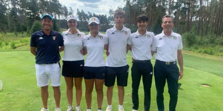 La squadra azzurra con lo staff